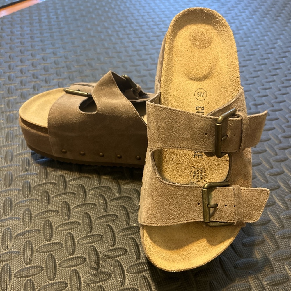 Cushionaire Womens size 8 Double-Buckle Platform Slide Sandals in Brown